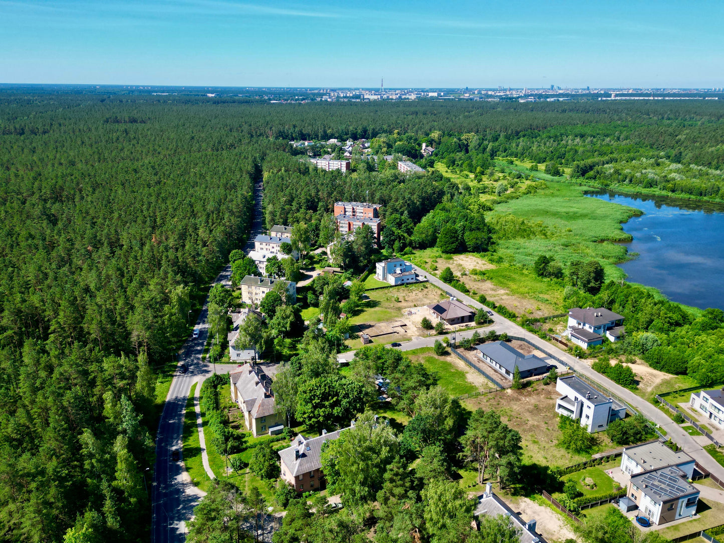 Brekšu iela 8, Rīga