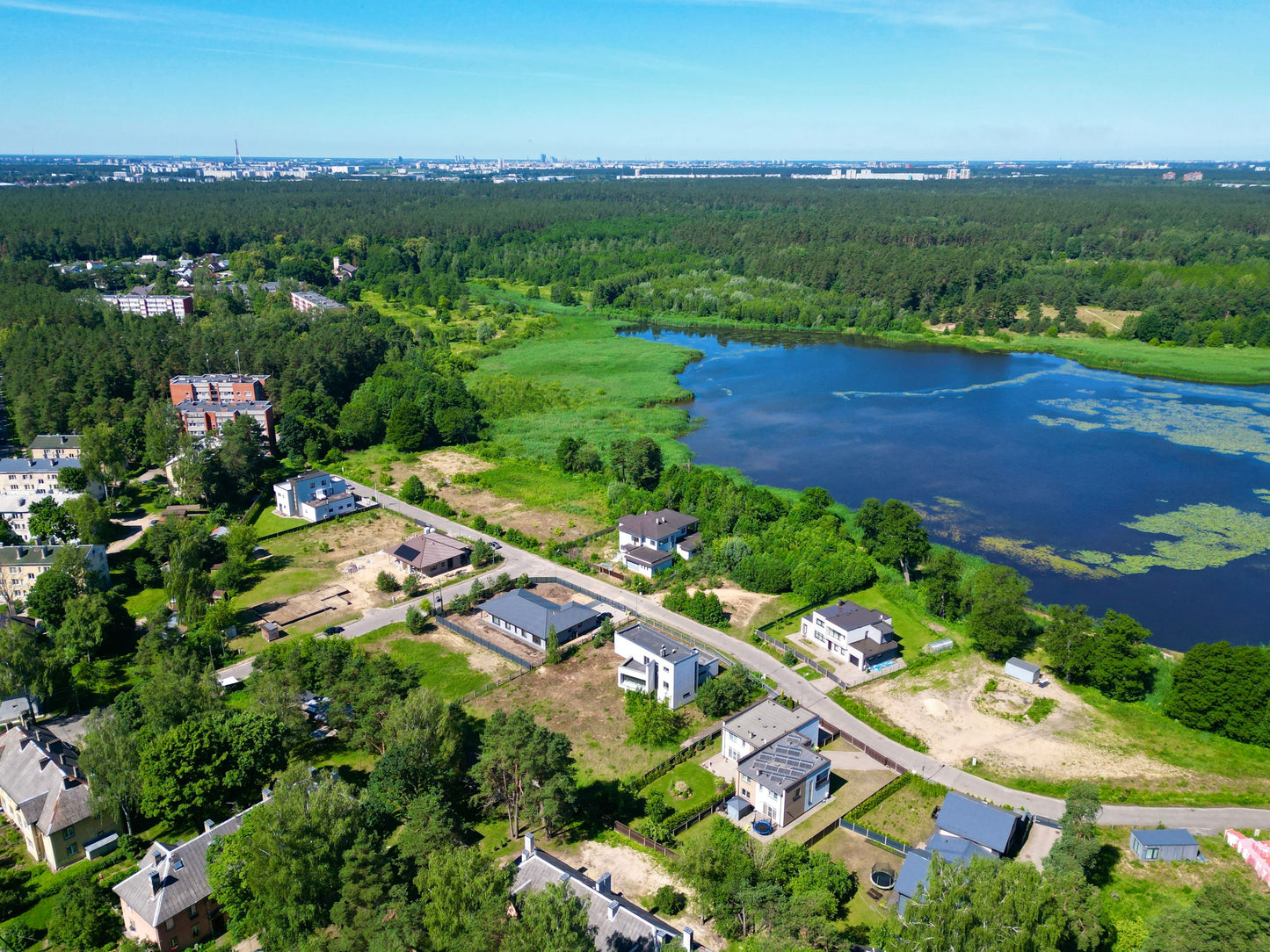 Brekšu iela 8, Rīga