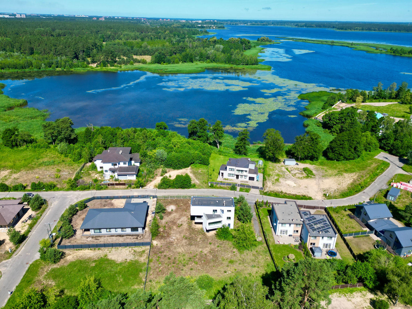 Brekšu iela 8, Rīga