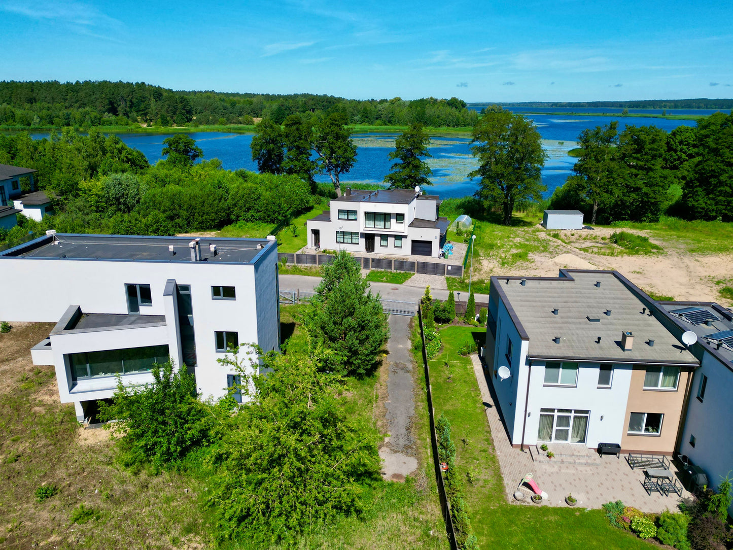 Brekšu iela 8, Rīga